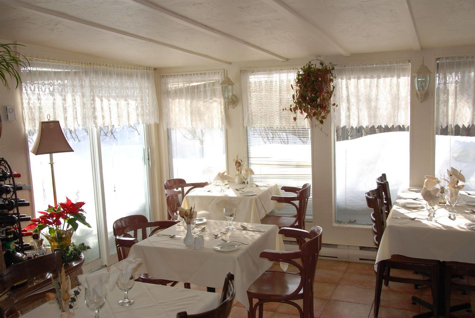 Auberge La Rosepierre Bistro Henri غراند-بيرجيرونز المظهر الخارجي الصورة